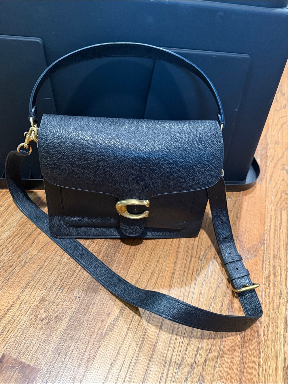 Classic Coach Black Leather Dual Strap Shoulder/Crossbody Bag with Gold Hardware